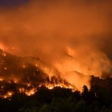 Les températures estivales et le manque de précipitations augmentent le risque d'incendie de forêt. Ici à Bitsch en juillet 2023. (Archives). KEYSTONE/JEAN-CHRISTOPHE BOTT